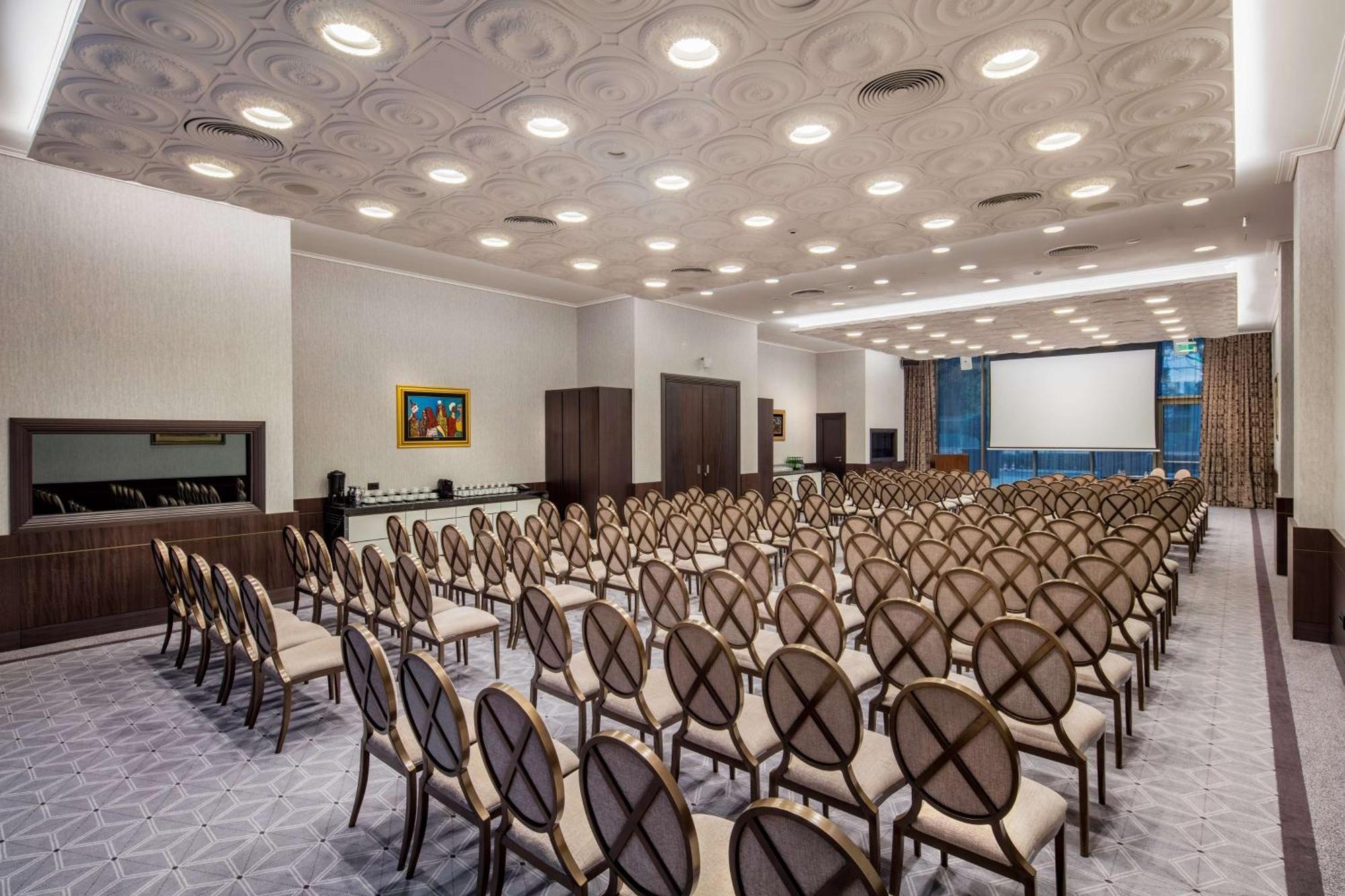 Отель Hilton Podgorica Crna Gora Экстерьер фото